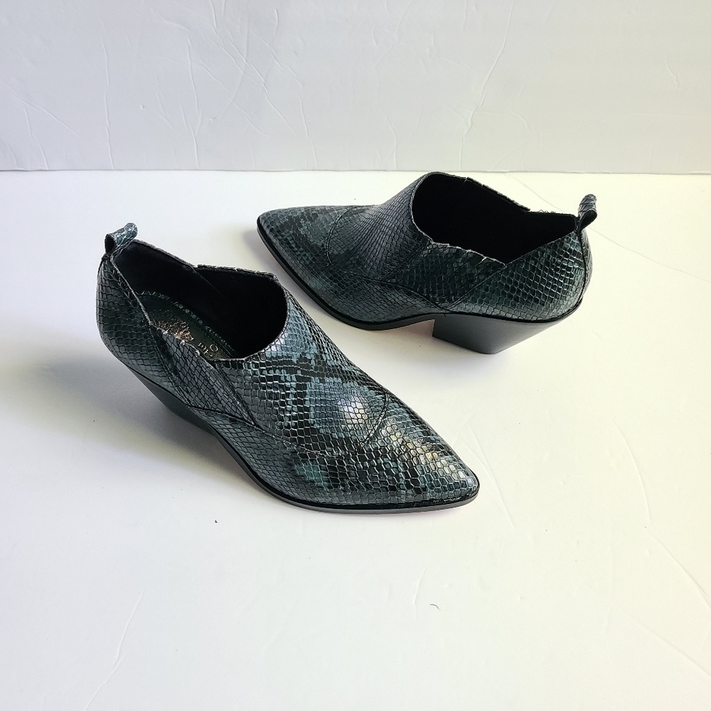NWOT VINCE CAMUTO jetera leather snakeskin booties